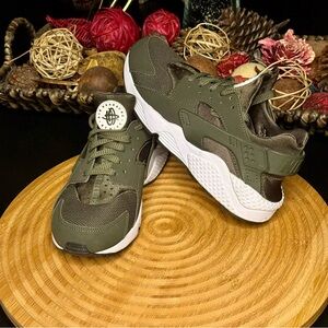 Nike Air Huarache Cargo Olive Green Running Shoes Women's Size 8